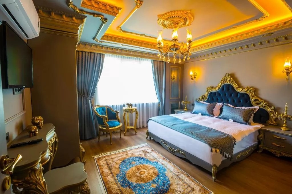 Real King Suite Hotel